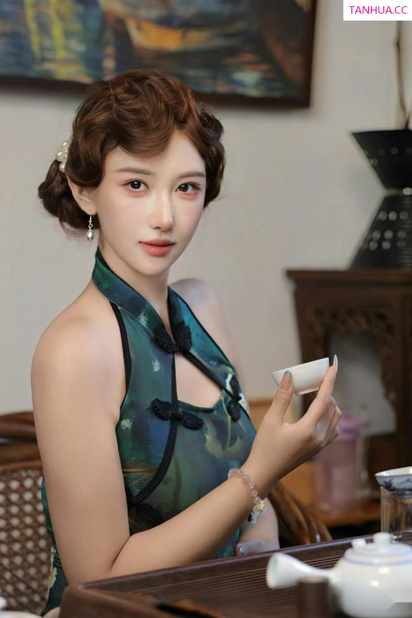   [XiuRen]高清写真图 2025.09.26 No.10815 金允希Yuki 绿色旗袍第5张图片